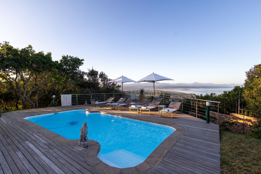 7 Bedroom Property for Sale in Bowtie Western Cape